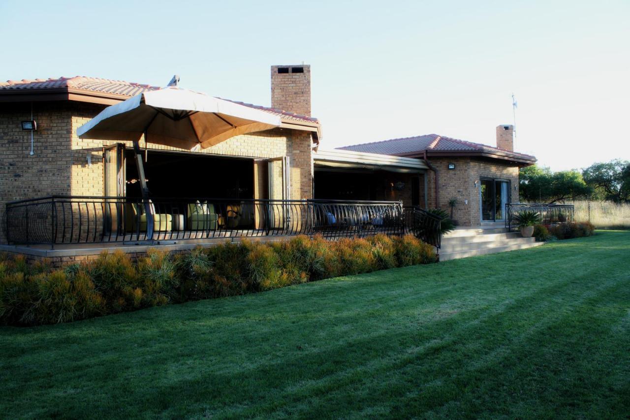 Karee & Wild Olive Guest Lodge Hekpoort Luaran gambar